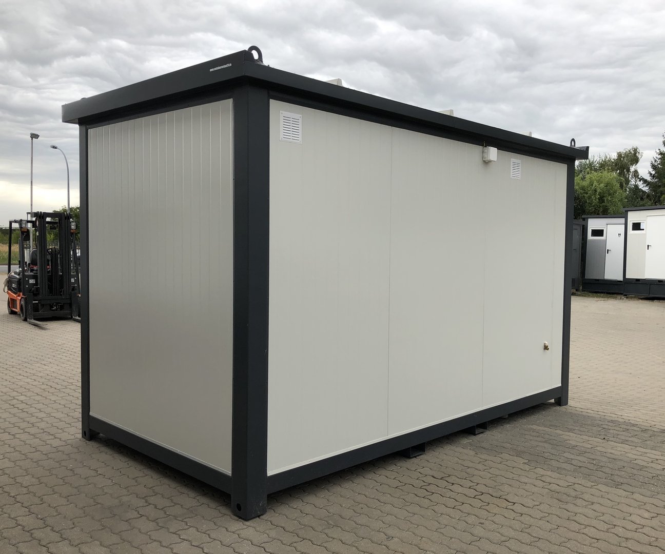 Container ufficio 4×2,20 metri con servizi igienici - immagine 10