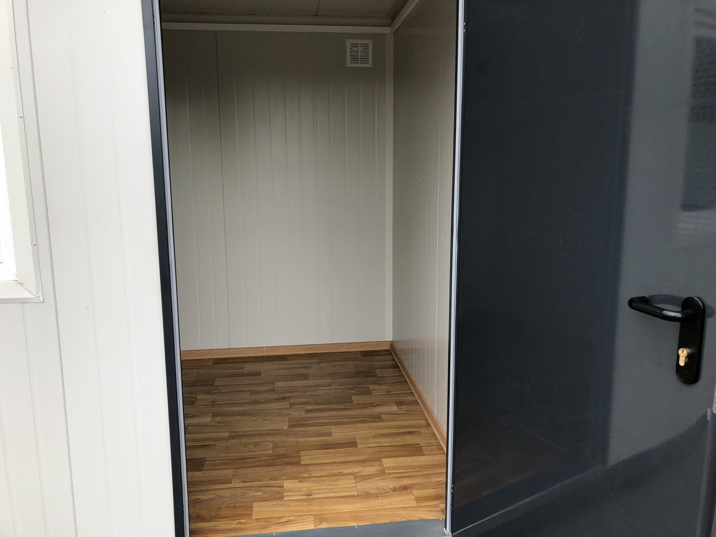 Container ufficio 4×2,20 metri con servizi igienici - immagine 6