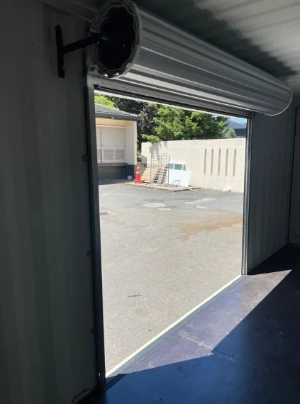 Container marittimo da 20 piedi, viaggio unico, con porta avvolgibile. - immagine 8