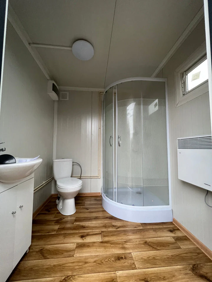 Contenitore Sanitario 2×2 m con Doccia e Serbatoio - Image 3