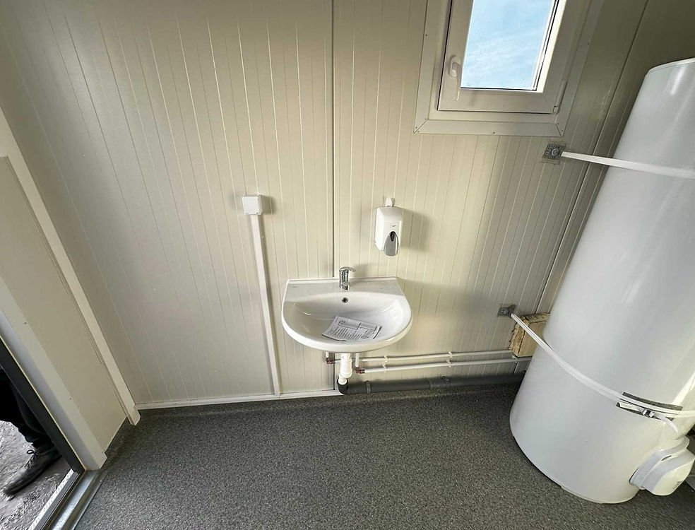 Container sanitario 3×6 – 6 docce, 2 lavandini, scaldabagno da 300 litri - Image 14