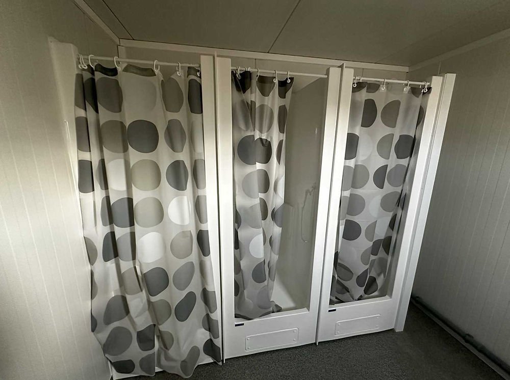 Container sanitario 3×6 – 6 docce, 2 lavandini, scaldabagno da 300 litri - Image 5
