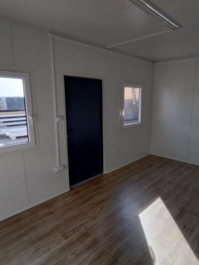 Container per ufficio sociale da 15 m²: compatto e funzionale