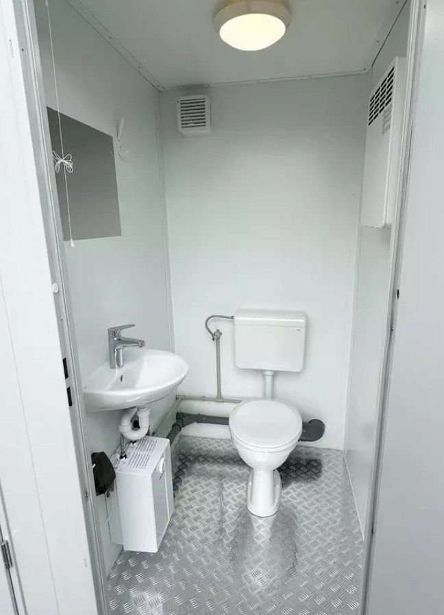Contenitore sanitario doppio 2,4 x 1,5 m – WC + orinatoio separati - Image 11