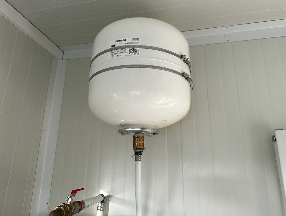 Container sanitario 3×6 – 6 docce, 2 lavandini, scaldabagno da 300 litri - Image 3