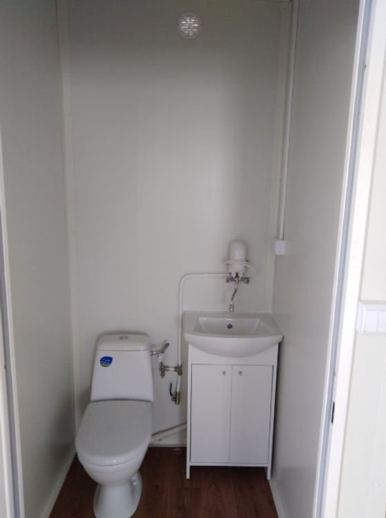 Container ufficio da 18 m² con servizi igienici: comfort e isolamento ottimale