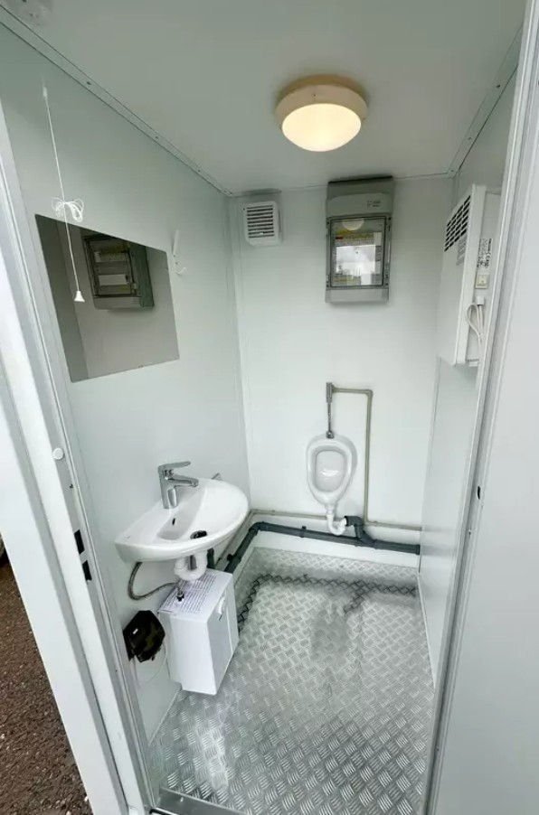 Contenitore sanitario doppio 2,4 x 1,5 m – WC + orinatoio separati - Image 4