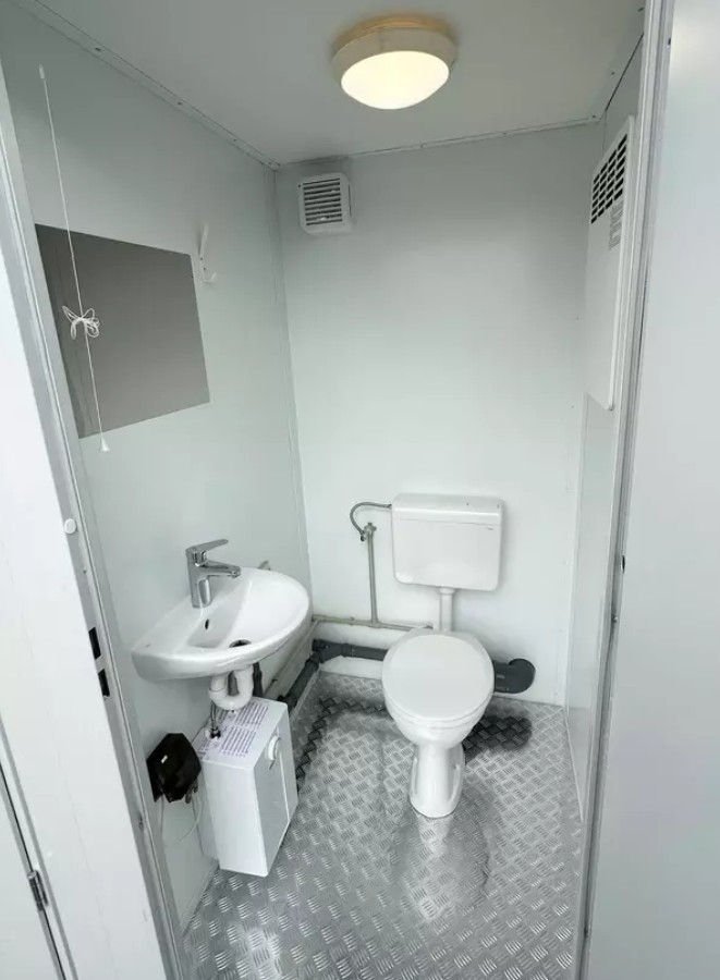 Contenitore sanitario doppio 2,4 x 1,5 m – WC + orinatoio separati - Image 10