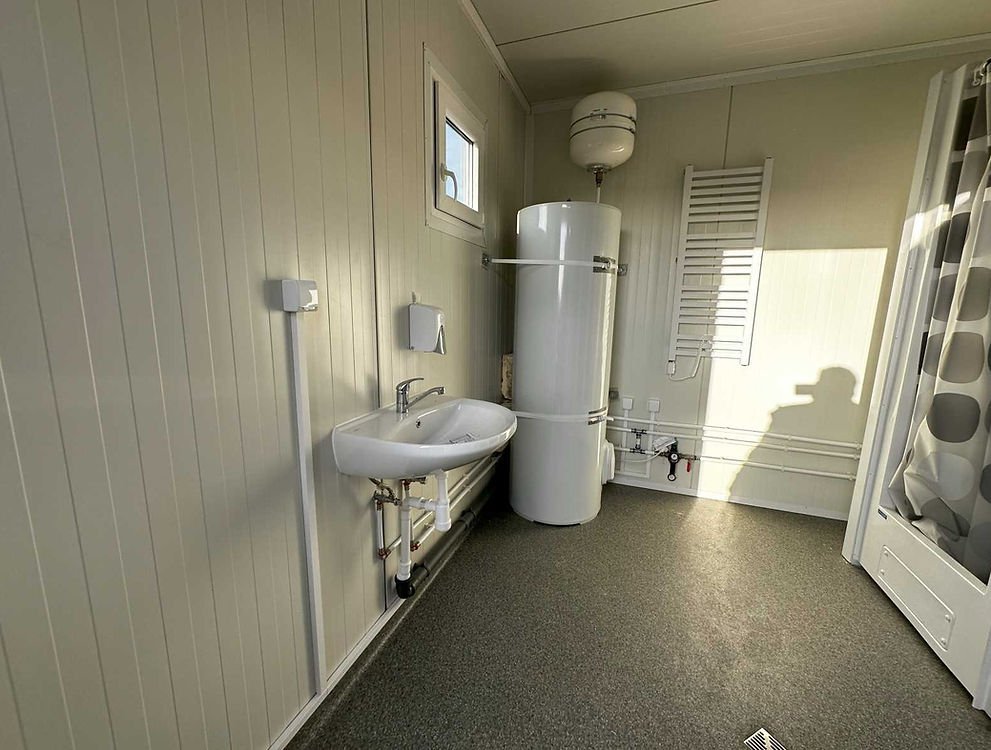 Container sanitario 3×6 – 6 docce, 2 lavandini, scaldabagno da 300 litri - Image 9